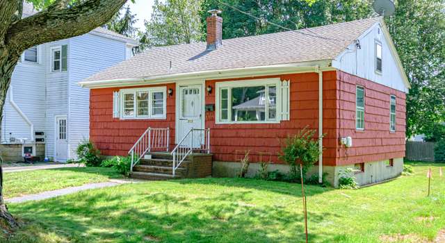 Photo of 213 Mussey St, South Portland, ME 04106