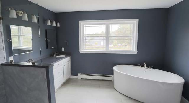 Photo of 165 Elmwood Rd, Pownal, ME 04069