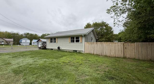 Photo of 13 Lindsay St, Lincoln, ME 04457