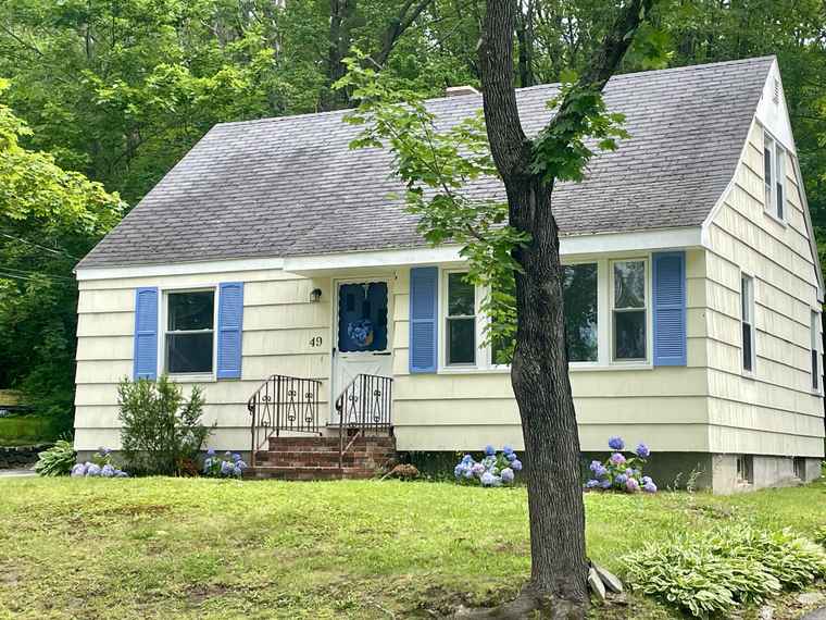 Photo of 49 Glen Haven Rd E Portland, ME 04102