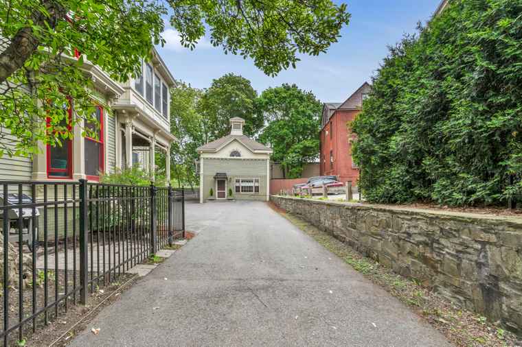 Photo of 11 Mellen St #4 Portland, ME 04101