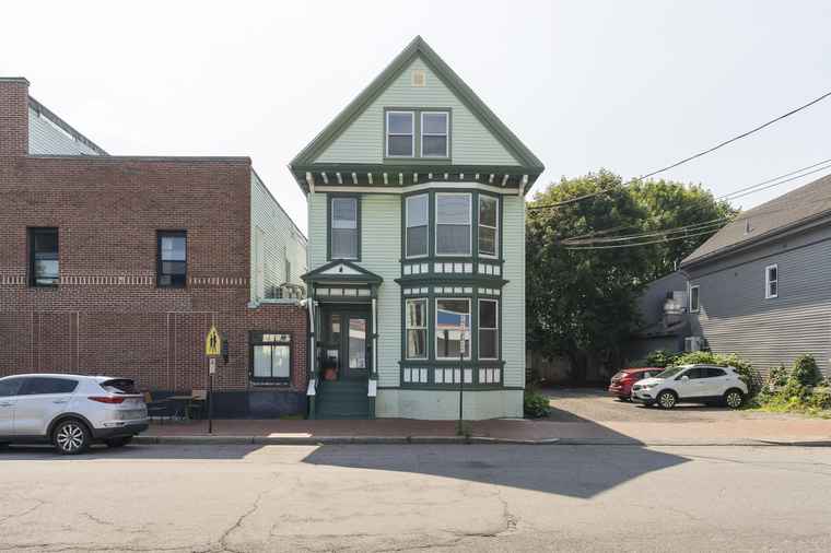 Photo of 52 Pine St Portland, ME 04102