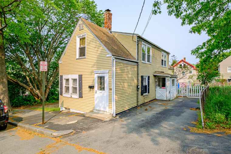 Photo of 13 Monroe St Portland, ME 04101