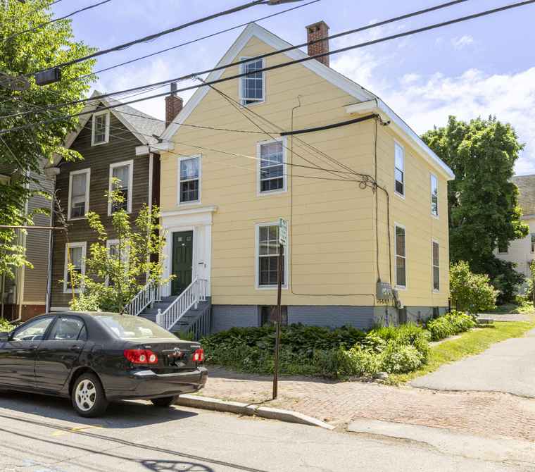 Photo of 236 Brackett St Portland, ME 04102