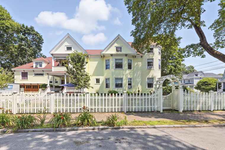 Photo of 28 Lawn Ave Portland, ME 04103