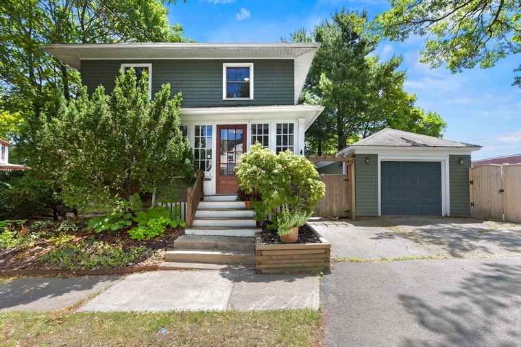 Photo of 6 Grasmere Rd Portland, ME 04101