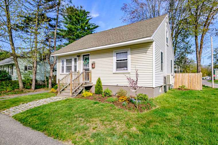 Photo of 143 Holm Ave Portland, ME 04102