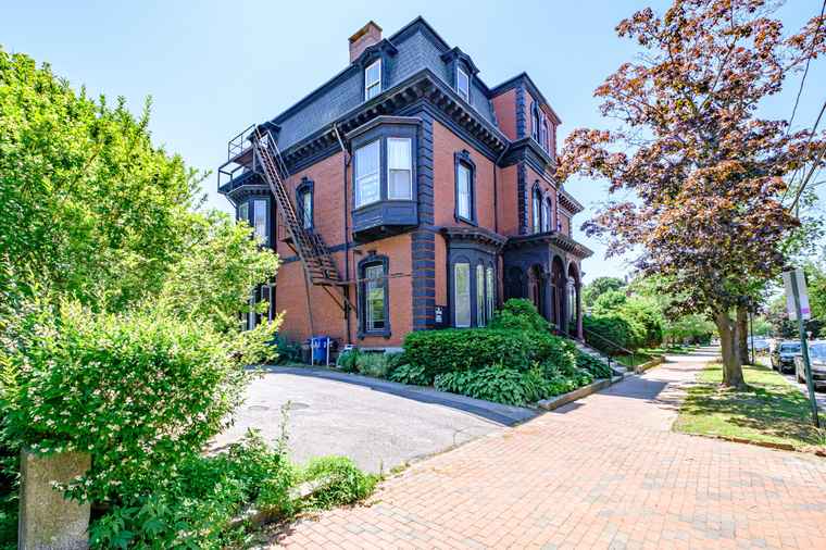 Photo of 12 Deering St #1 Portland, ME 04101