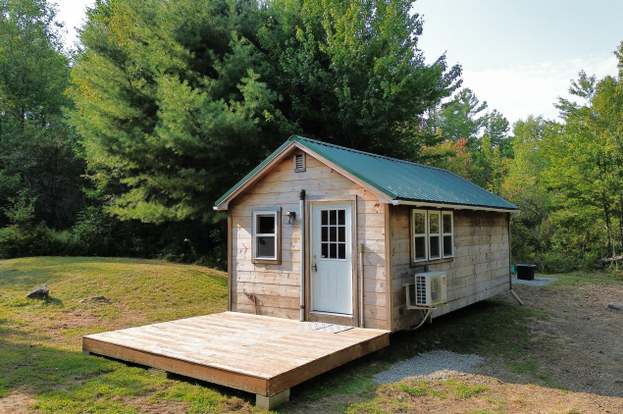 Shipyard Builder's Half Hull Model in Spruce From Waldoboro, Maine Shipyard Builder's Half Hull Model in Spruce From Waldoboro, Maine
