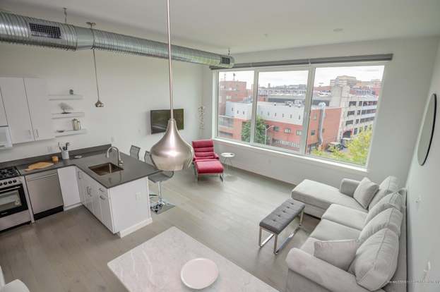 167 Newbury St 402 Portland Me 04101 1 Bed 1 Bath