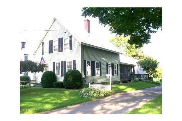 74 Main St Skowhegan Me 04976 Mls 1436834 Redfin