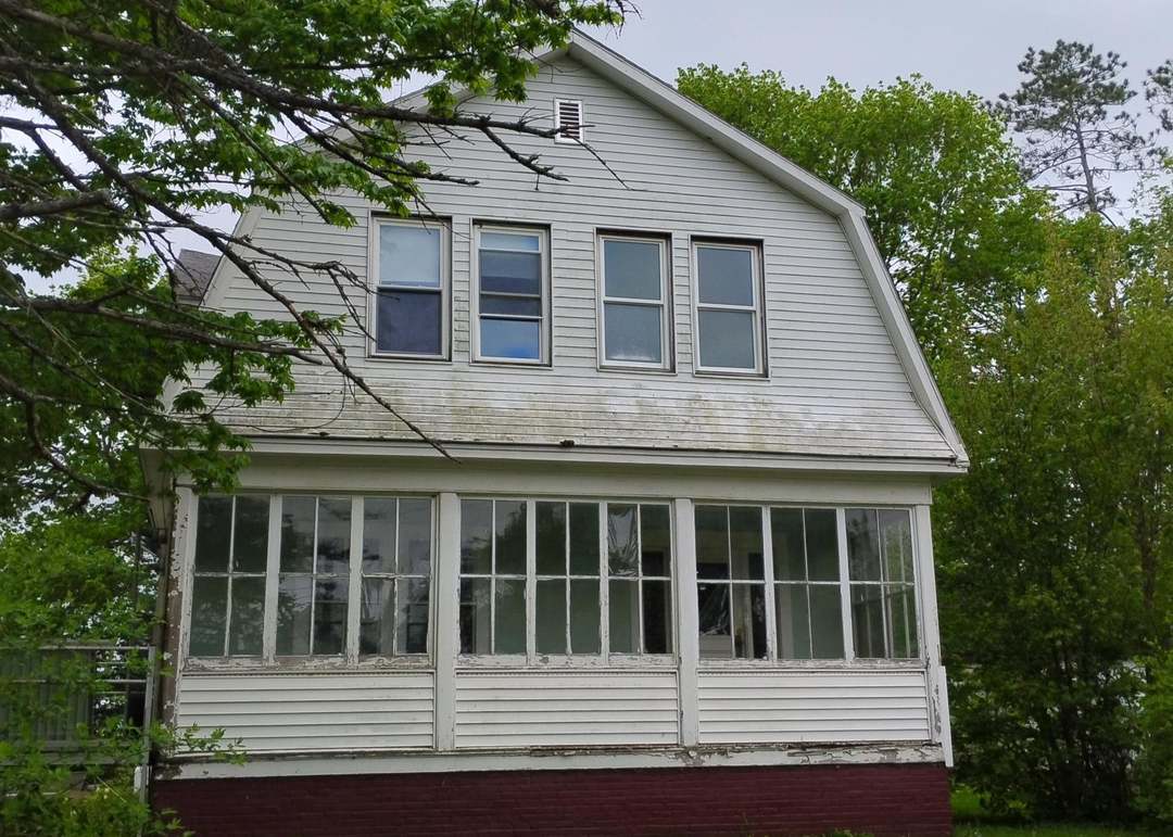 105 Broadway, Baileyville, ME 04694
