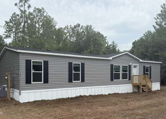 Property at 131 Franklin Dr, Hawthorne, FL 32640, 3 beds, 2 baths