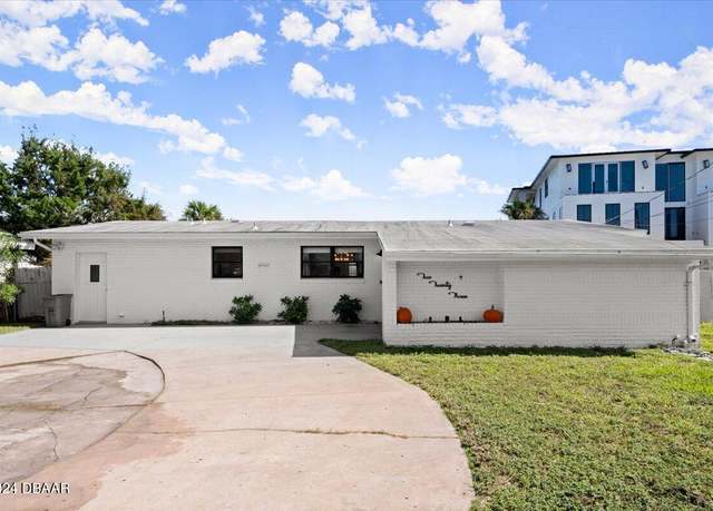 Property at 223 Sandy Cir, South Daytona, FL 32119, 5 beds, 2 baths