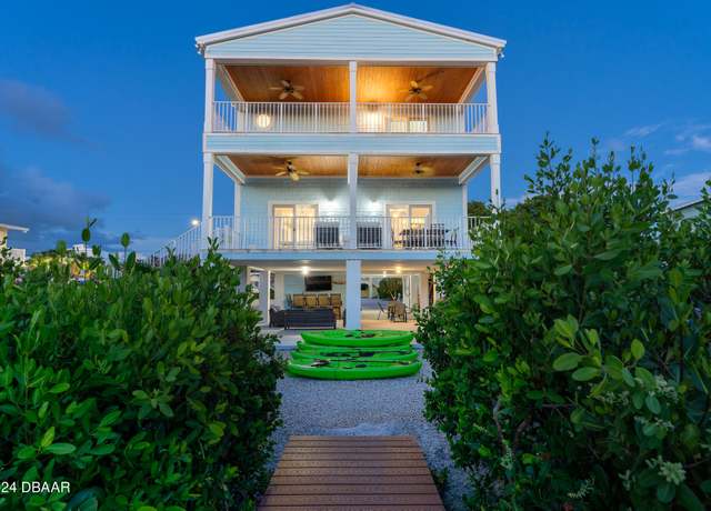 Property at 211 Anglers Dr S, Marathon, FL 33050, 4 beds, 3 baths