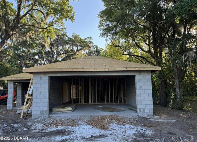 Property at 427 N Caroline St, Daytona Beach, FL 32114, 4 beds, 2 baths