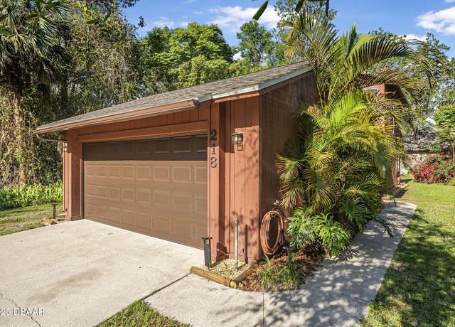 Property at 218 Briarfield Ct, Ormond Beach, FL 32174, 4 beds, 2.5 baths