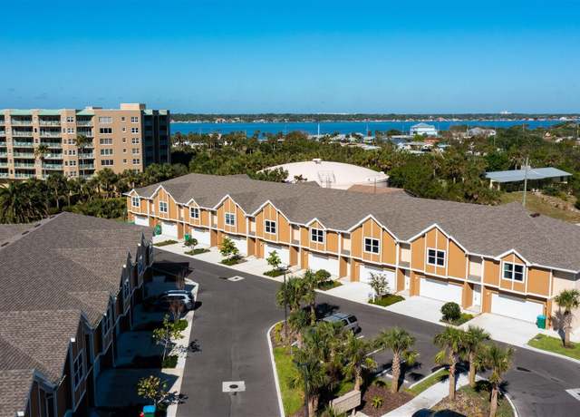 Property at 109 Ocean Cir, Daytona Beach, FL 32118, 3 beds, 2.5 baths