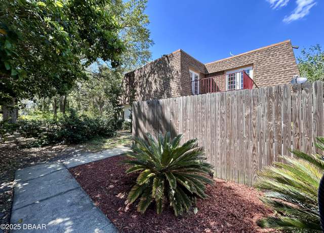 Property at 107 Springwood Sq, Port Orange, FL 32129, 2 beds, 1.5 baths
