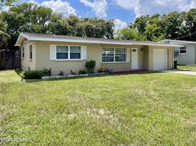 Photo of 170 Center St Daytona Beach, FL 32117