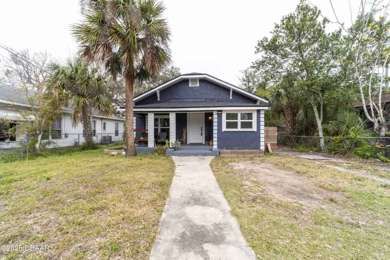 Photo of 704 Park Dr Daytona Beach, FL 32114