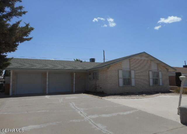 Property at 3202 Wedgewood Dr, El Paso, TX 79925, 3 beds, 2 baths