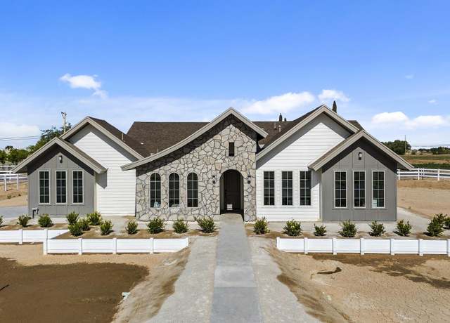 Property at 300 Roper Ln, Clint, TX 79836, 4 beds, 3 baths