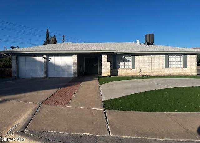 Property at 6825 Orizaba Ave, El Paso, TX 79912, 3 beds, 2 baths
