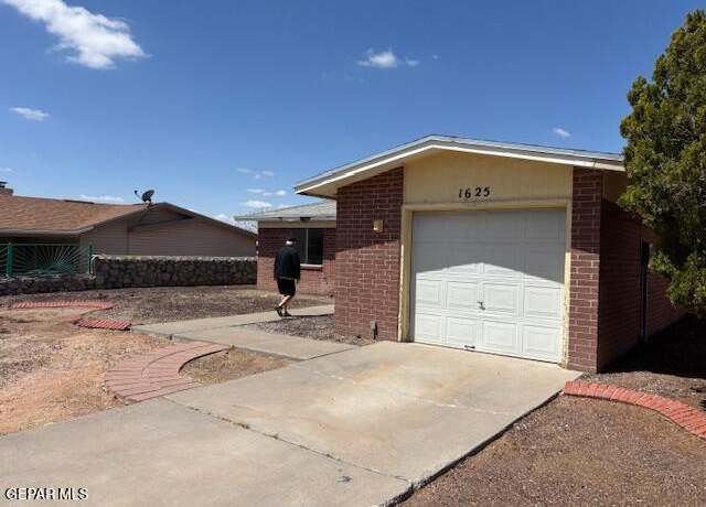 Property at 1565 Diego Rivera Dr, El Paso, TX 79936, 3 beds, 1 bath