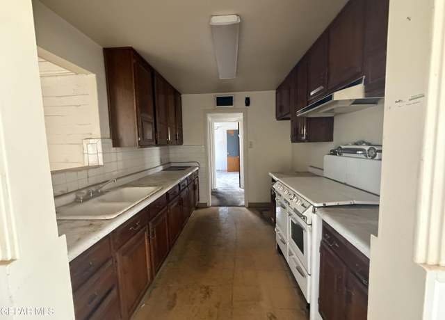 Property at 5609 Venezuela Rd, El Paso, TX 79903, 3 beds, 2 baths
