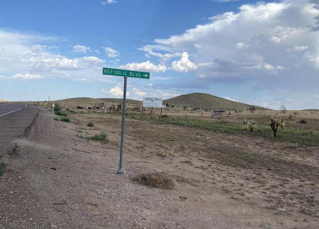 Property at 430 E Avenida Del Sol, El Paso, TX 79938