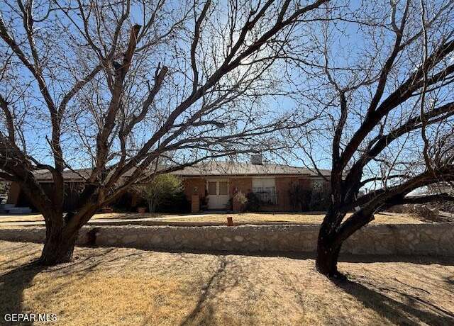 Property at 5712 Oak Cliff Dr, El Paso, TX 79912, 4 beds, 3 baths