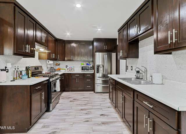 Property at 296 Pyrite Dr, El Paso, TX 79932, 3 beds, 2 baths