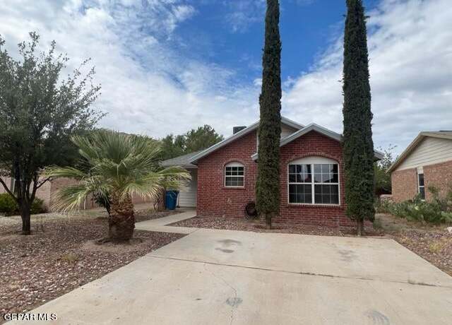 Property at 10256 Valle Suave Dr, El Paso, TX 79927, 3 beds, 2 baths