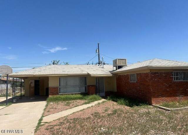 Property at 5845 Threadgill Ave, El Paso, TX 79924, 3 beds, 2 baths