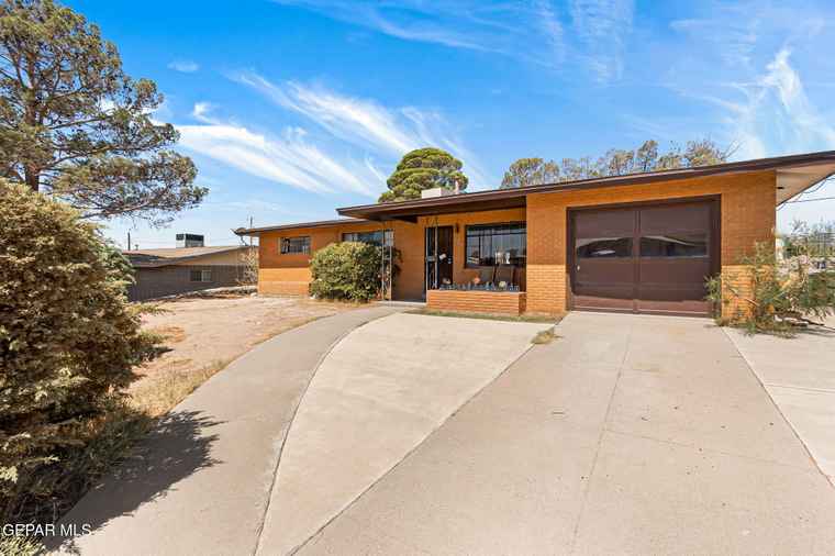 Photo of 120 Isabella Dr Dr El Paso, TX 79912
