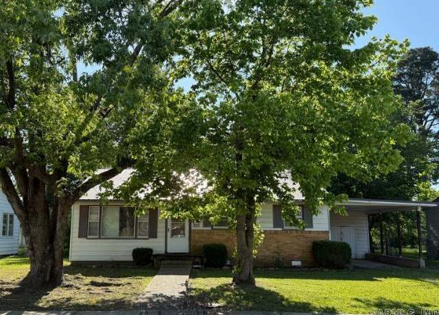 Property at 612 N 7 1/2 St, Paragould, AR 72450, 3 beds, 1 bath