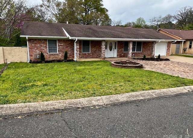 Property at 101 Pine Vista St, Hot Springs, AR 71901, 3 beds, 2 baths