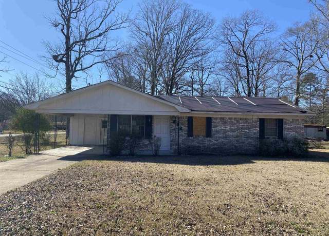 Property at 512 N Adams St, Crossett, AR 71635, 3 beds, 2.5 baths