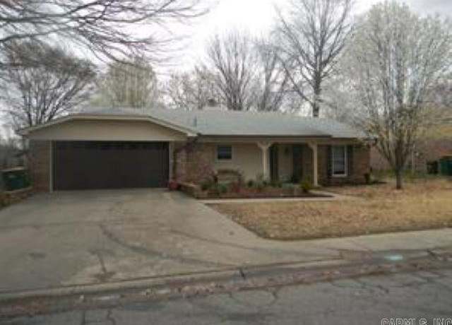 Property at 1005 S Laredo Ave, Russellville, AR 72801, 3 beds, 2 baths