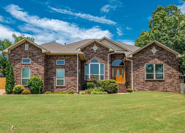 Property at 303 Cliffwood Loop, Hot Springs, AR 71913, 4 beds, 2 baths