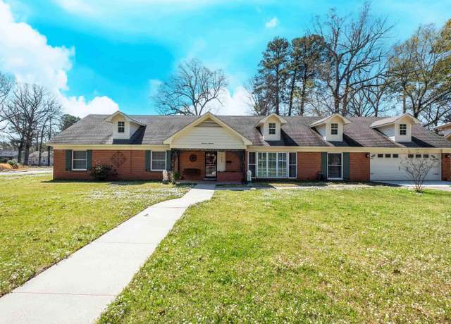 Property at 1400 W 33rd St, Pine Bluff, AR 71603, 4 beds, 3 baths