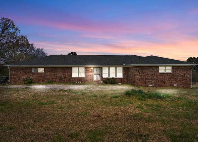 Property at 1694 Amity Rd, Hot Springs, AR 71913, 3 beds, 2 baths