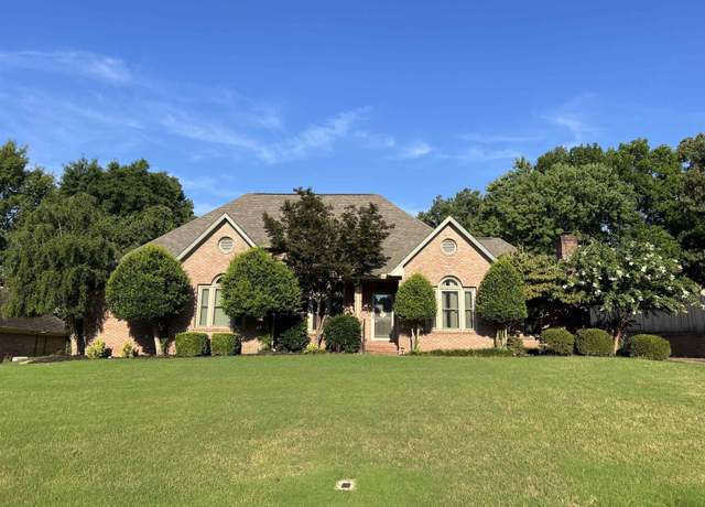 Property at 2107 Morningside Dr, Jonesboro, AR 72404, 3 beds, 2.5 baths