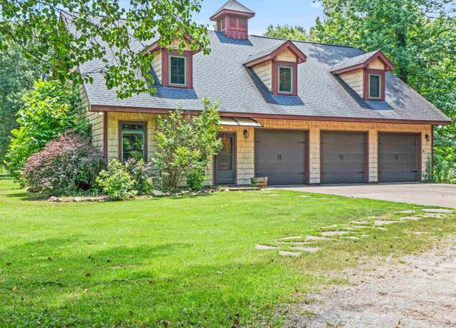 Property at 454 Clubhill, Jessieville, AR 71949, 4 beds, 2.5 baths