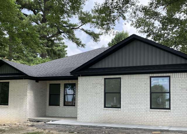 Property at 906 W Center St, Beebe, AR 72012, 3 beds, 2 baths