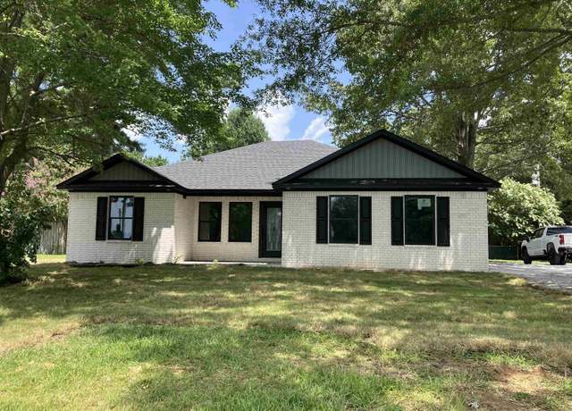 Property at 906 W Center St, Beebe, AR 72012, 3 beds, 2 baths