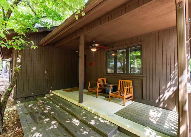 Property at 430 Ridgewood Dr, Heber Springs, AR 72543, 2 beds, 2 baths