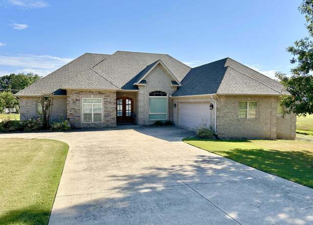 Property at 1521 Sullivan Cir, Jonesboro, AR 72404, 3 beds, 2.5 baths
