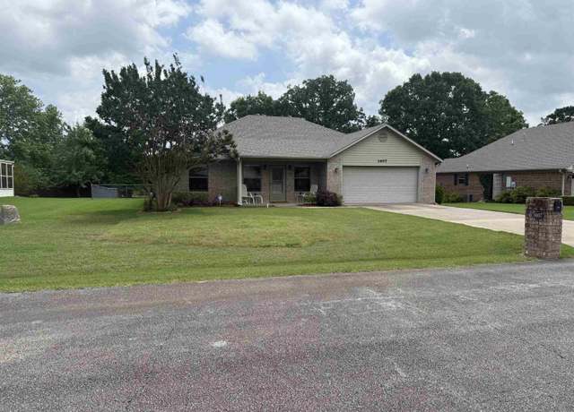 Property at 1407 Ridgefield Dr, Heber Springs, AR 72543, 3 beds, 2 baths
